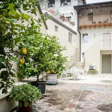 La Corte Dell'Elmo-2