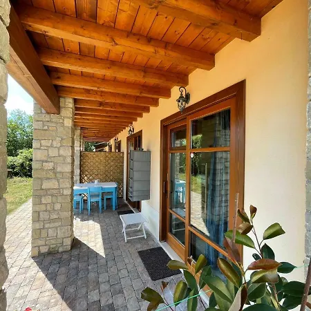 La Fiocchina - Magic Place - Apartments & Studios In Garda Lake - Countryside Farmhouse, Inside The Middle Of The Lake Between Sky & Water-3